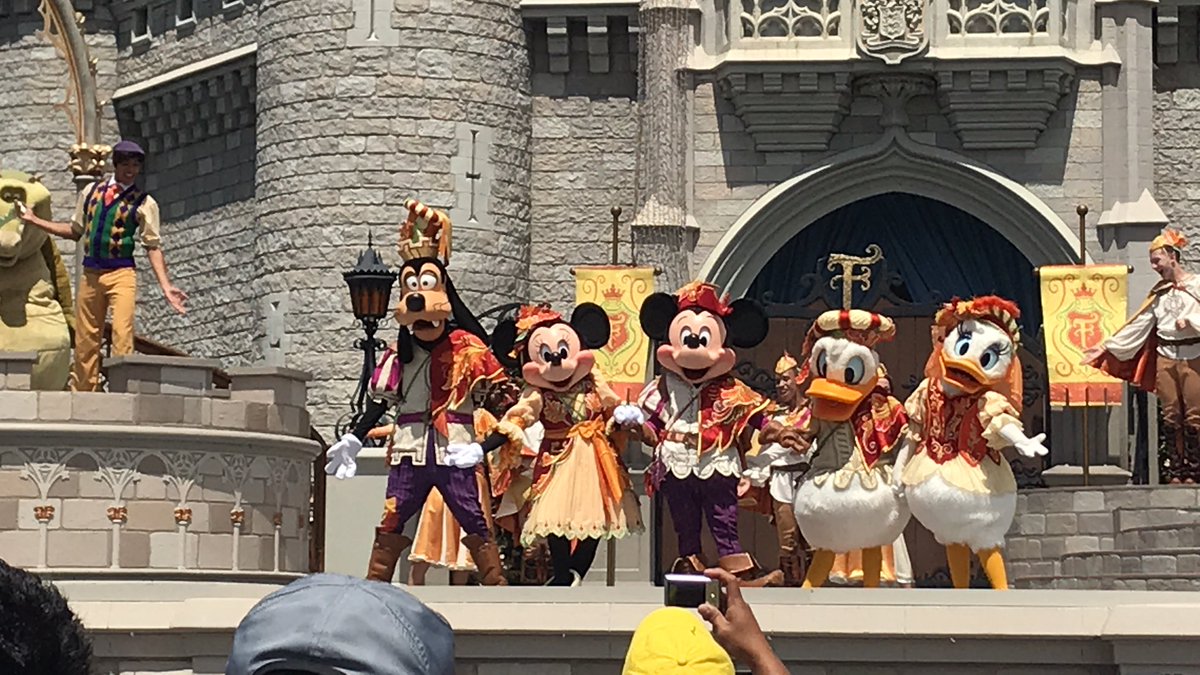 BergersBeauty's tweet photo. 3 Hours at Disney’s Magic Kingdom| How Many Rides Can You Get On? https://t.co/6e8EKsxAL4 via @YouTube https://t.co/d7S2gQo53R