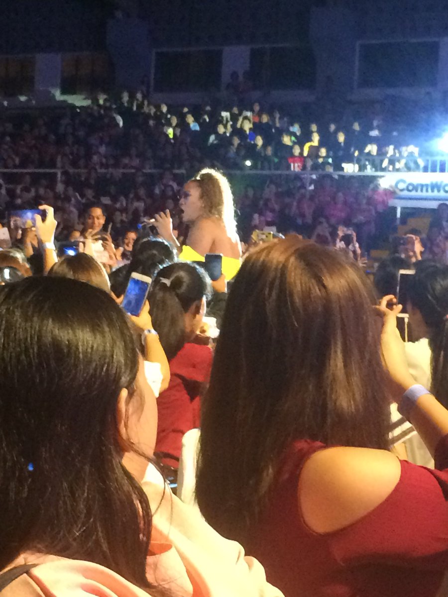 KNPPU_Bicol's tweet photo. Hi negi! 🤘😂 

#KathNielLiveInLegazpi https://t.co/xpKCBumMSe