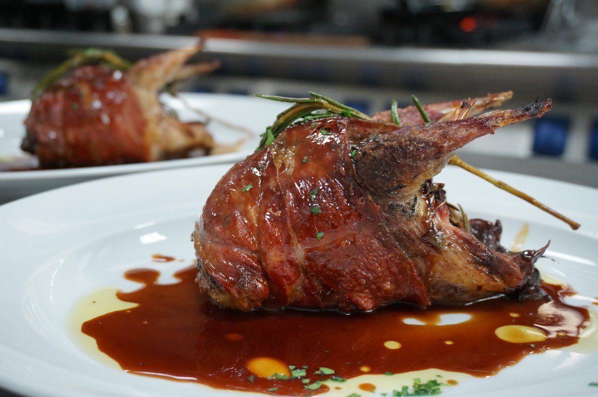 OlivoGroup's tweet image. Roast grouse wrapped in Prosciutto Sardo and sautéed with Sardinian Vernaccia wine #septembermenu #Olivocarne 👌👌👌👌