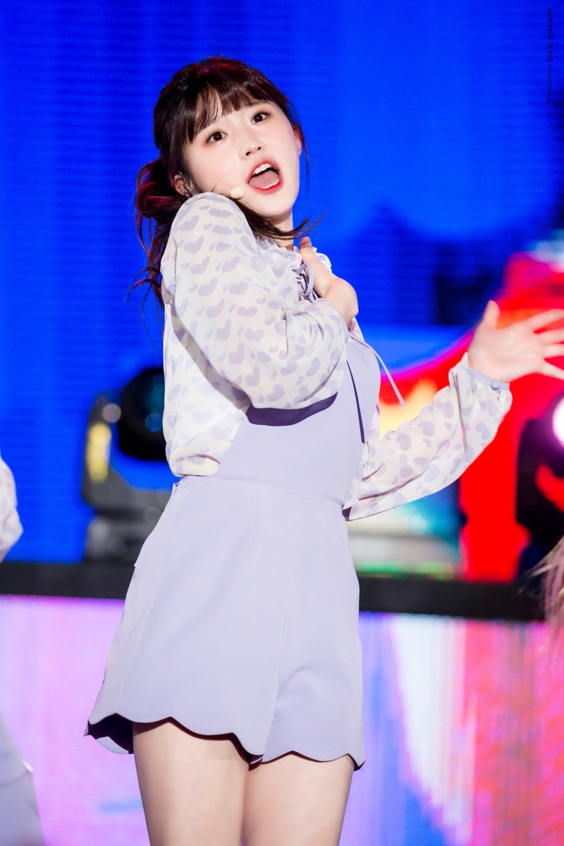 archiveshayoung's tweet image. 180901! | © sapphire song
↠#송하영 #프로미스나인 ˊ˗