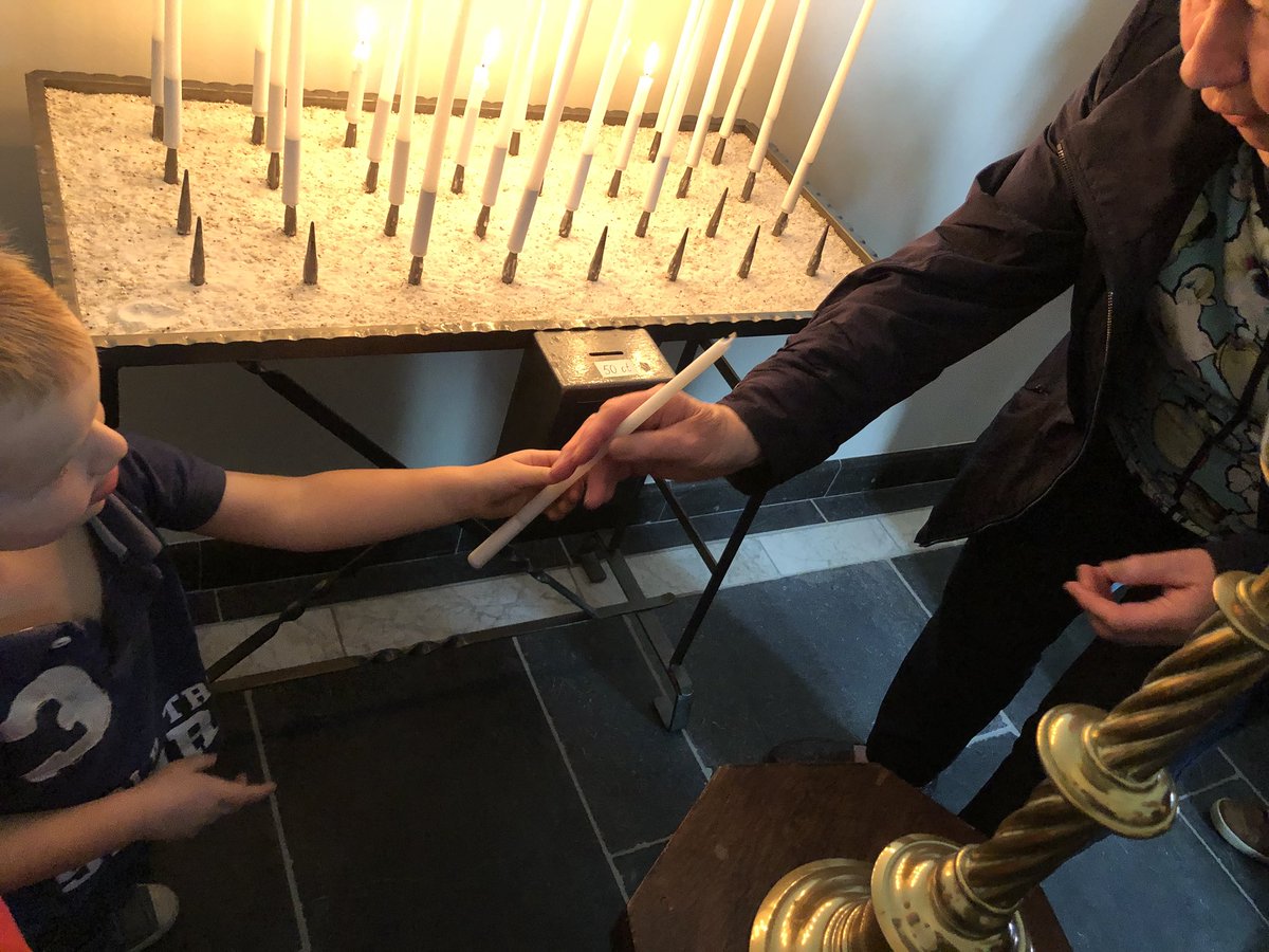 JerommekeOnline's tweet photo. Grote belangstelling bij opening van het #kapel in #ledeacker. Mooi wat een kleine gemeenschap kan bereiken. https://t.co/AapYzKckVC