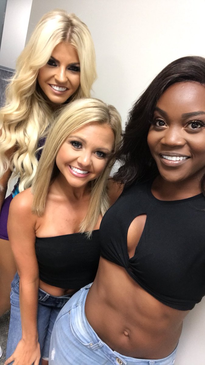 thehoneybees's tweet photo. #SelfieSunday #HoneyBees https://t.co/3h5dDRDyja