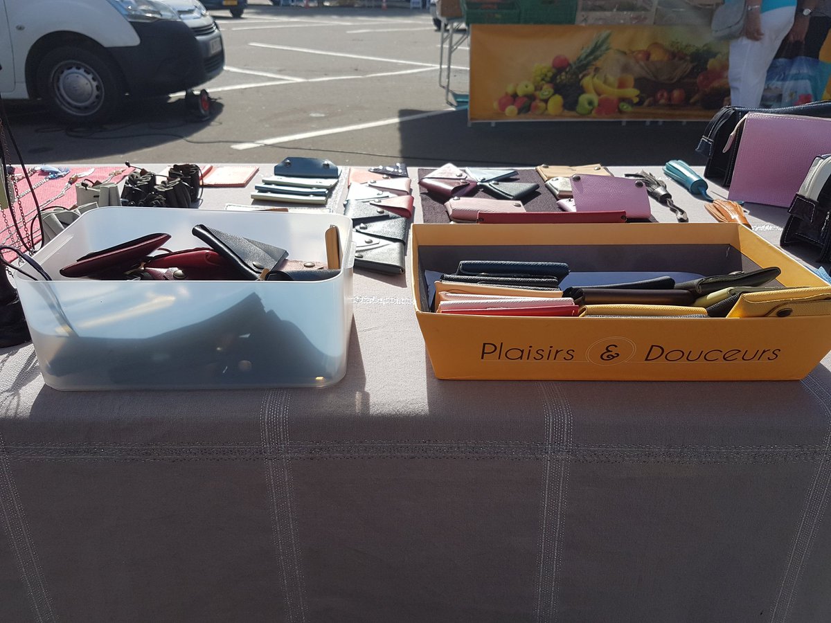 inleather03's tweet photo. #Bonjour à #tous. Ce #matin une #petite #vente sur le #marché de #Nérislesbains 03 #Allier c'est déjà ça même si j'aurais aimé faire mieux. https://t.co/IZLG1JR7Zs