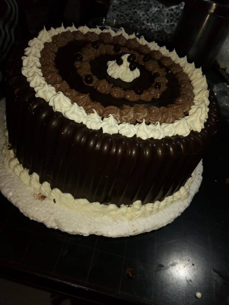 paluu98's tweet photo. No soy de hacer esto pero mi hermana esta pasando un momento economico complicado y esta haciendo todo tipo de tortas, pastafrolas etc. Si pueden ayudar con un RT para que mas gente lo pueda ver seria de gran ayuda, tiene cosas muy buenas que les puede gustar muchas gracias. https://t.co/a7JntYzEVh
