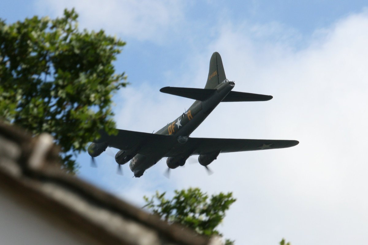 B17 Flying Fortress, Sally B (Memphis Belle) over our house a few moments ago departing #HeroesAtHighclere @HighclereCastle 
#avgeek 
#Newbury