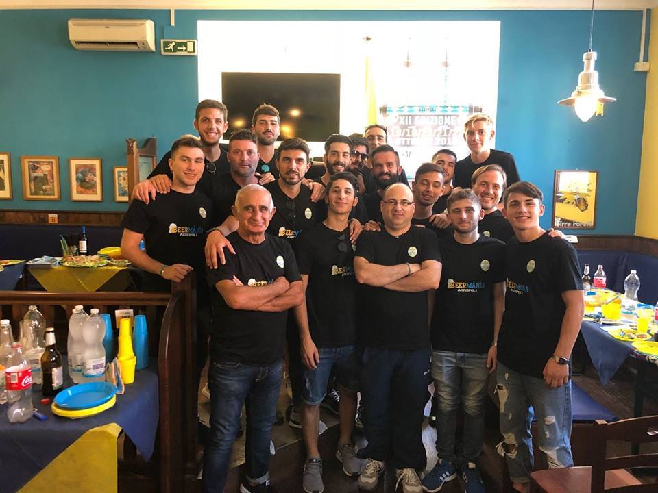 AgropoliLive's tweet photo. IRROMPE IL SAN MARCO NEL CALCIO AGROPOLESE:”CI SIAMO ANCHE NOI”.L’ENTUSIASMO DEL SINDACO COPPOLA”VIVA IL SAN MARCO”/VIDEO https://t.co/mOd64nGxpO https://t.co/q9yf8dxMTg
