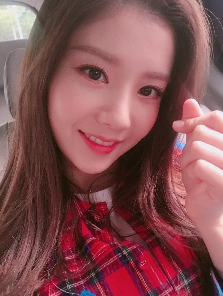 Woollim_rookie's tweet photo. [Woollim Rookie_은비] 

저에게 많은 사랑과 관심 주셔서 감사합니다!😘
언제나 좋은모습만 보여드릴수 있게 노력하는 은비가 되겠습니다👍 
감사하고 사랑해요❤
#woollim_rookie #권은비 #은비 https://t.co/RHe51XieWj