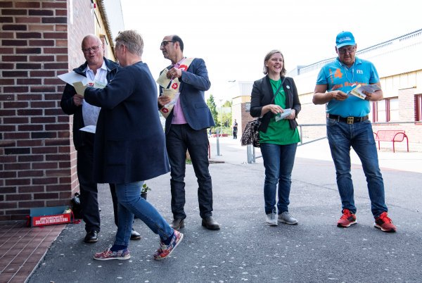 Fil_Scandinavie's tweet photo. Élections en #Suède : « On a vraiment besoin d’un gros changement »
https://t.co/rLp2He10re https://t.co/igjjUEE3uJ