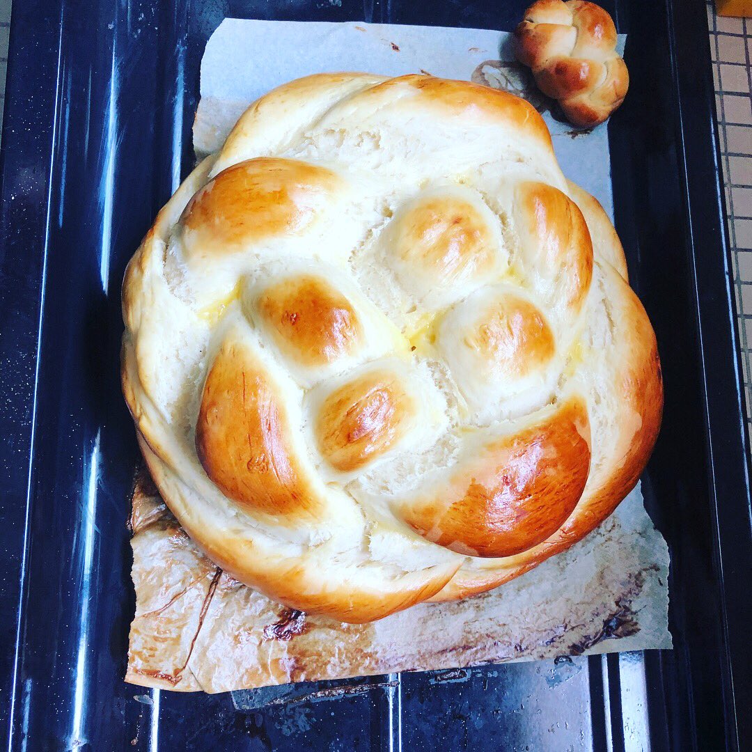 DanielAschheim's tweet photo. Getting ready for #roshhashana dinner in @IsraelinSenegal with Elisa’s #bestchallah and #maplecake in town #shanatova 🇮🇱🇸🇳❤️🍎🍯 #Dakar, #Senegal #israel https://t.co/miytORJlTR