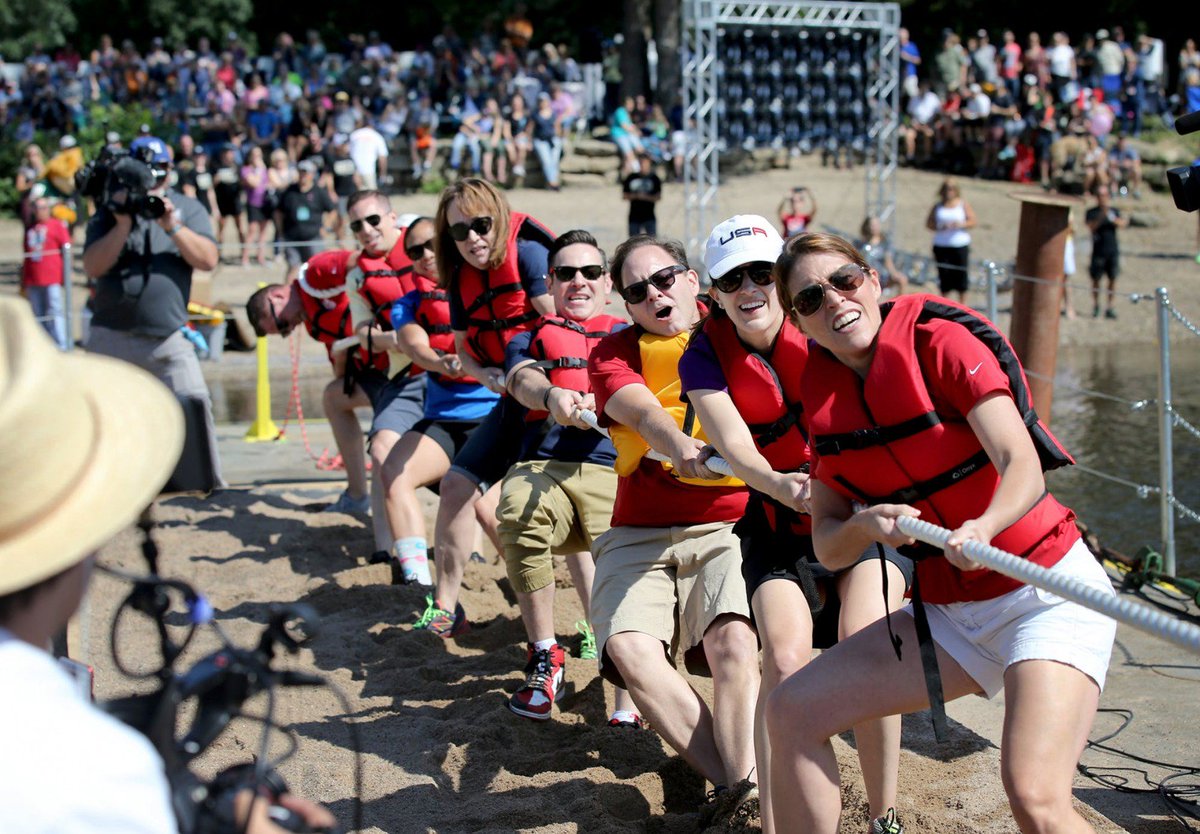 Matt_Brickman's tweet photo. @DeRushaJ @Ali_Lucia @ChristianeWCCO @heatherbrown21 @esmemurphy @MikeAugustyniak @JDLauritsen Color pics - including these amazing shots of @heatherbrown21 &amp; #OurDave are in the @StarTribune gallery. Thanks @David_Joles! https://t.co/ADXkp1U6Xy