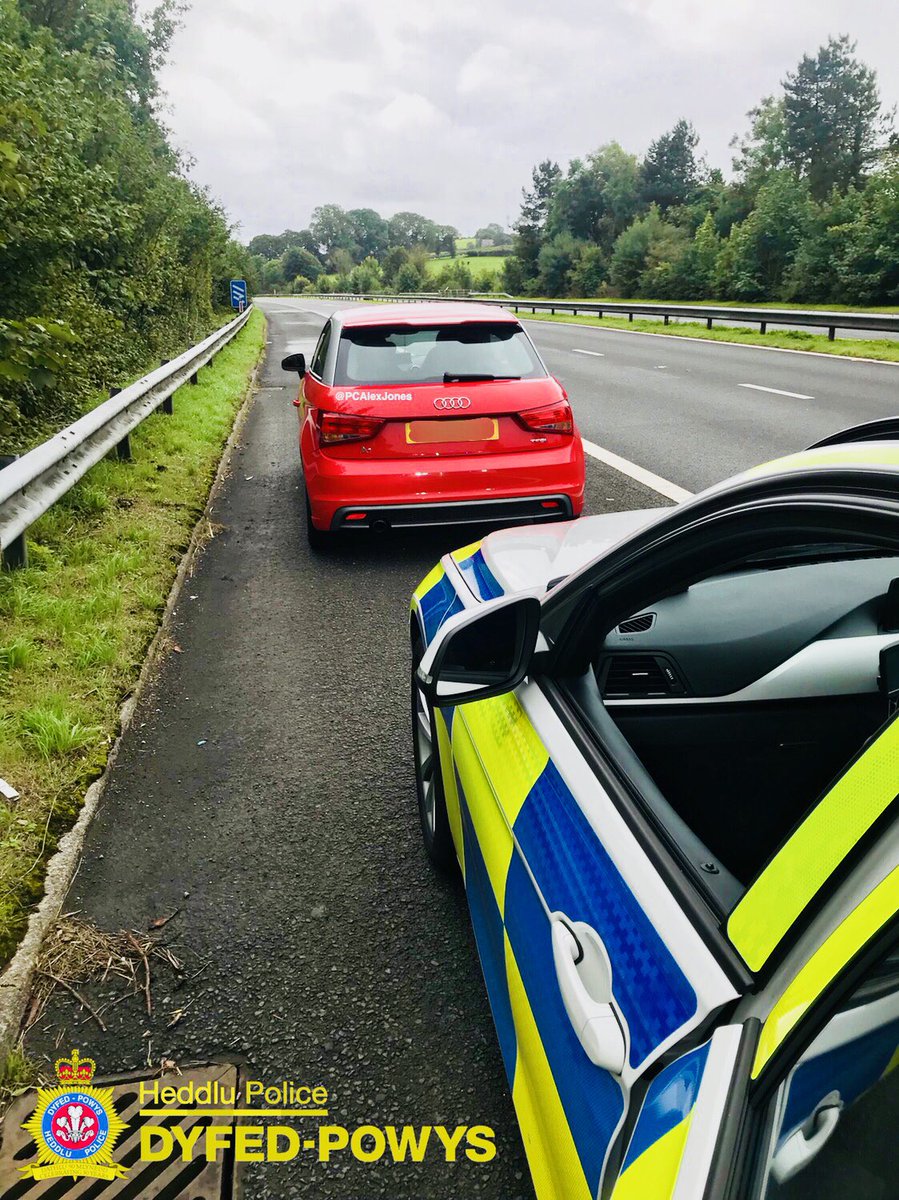 Vehicle Stop 🛑 Junction 48 M4 - No Licence ❌ No Insurance ❌ 33 Year Old Male Reported for Offences. Owner of vehicle sleeping in rear, she was reported for Permitting the above ⬆️ #M4 #Reported #NoLicence #NoInsurance