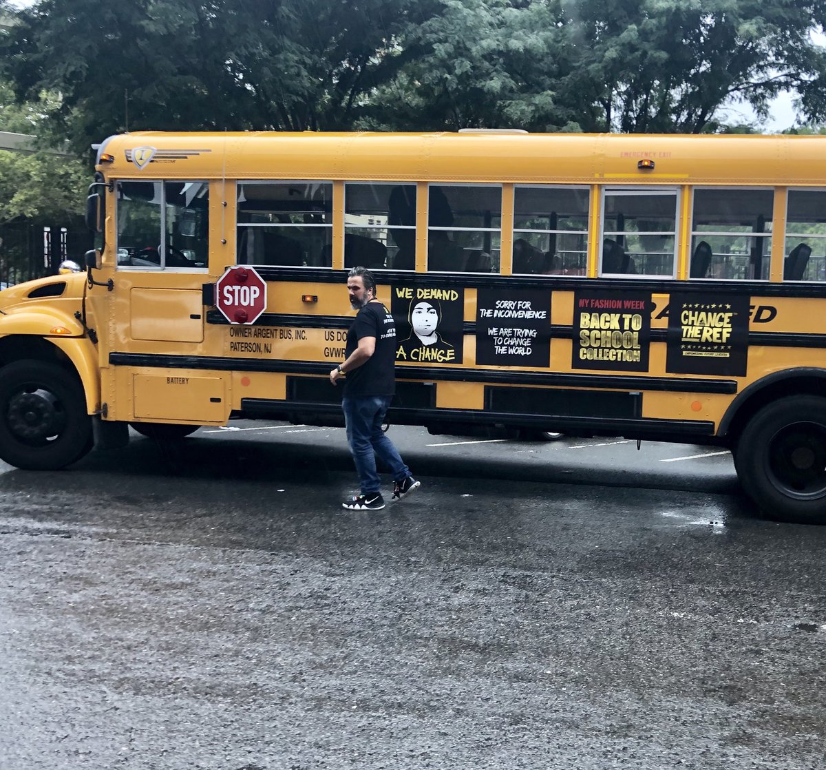 ChangeTheRef's tweet image. Getting ready for the NYC School Bus Back To School Ironic Fashion Show - First Stop: Varick and Laight St - Tribeca Park area #ChangeTheRef