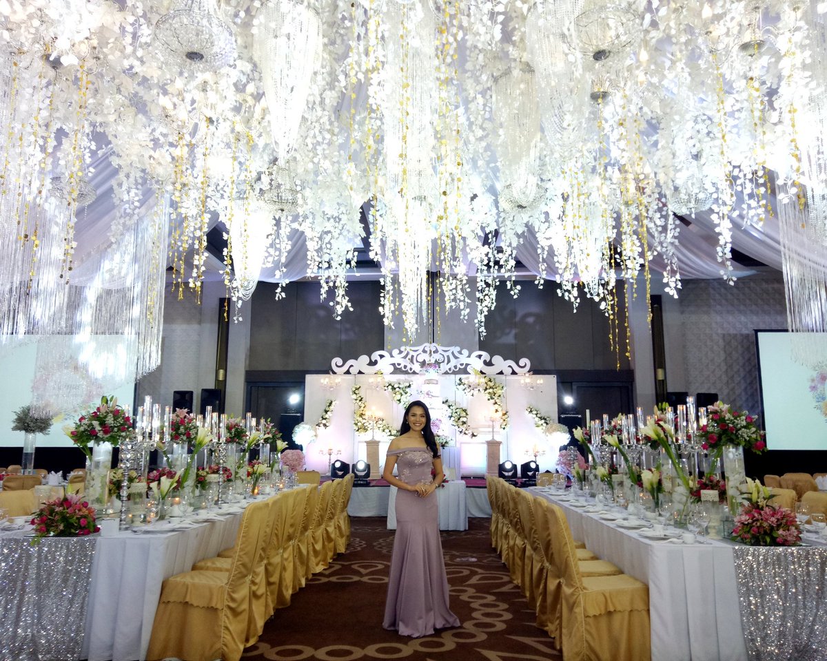 marygracekhu's tweet photo. Hosting duties accomplished! First time to host a wedding reception event in Cebu β€ Daghang Salamat!
#MGtheEmcee #MARYGRACEvents #MGhosts #MGsings #EventsHostPH #WeddingsPH https://t.co/HnsWVR9qW9