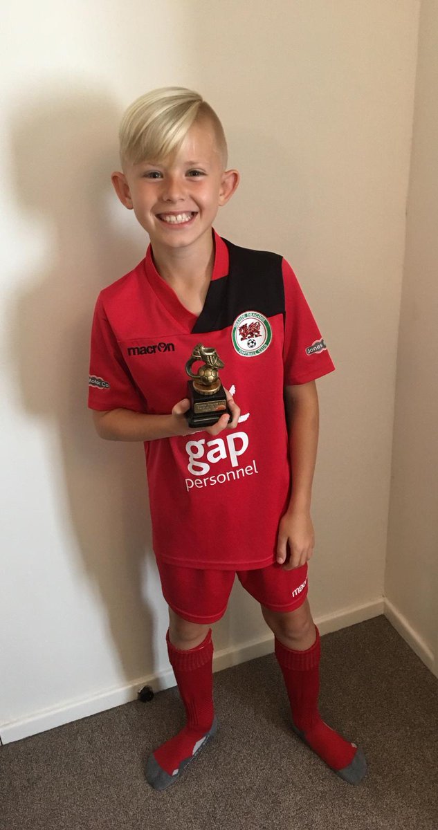 Player of the month August 2018 for Deeside Dragons U11's, Joe Morris. Seeing that smile makes buying the trophies all the more special. Well deserved my mate. #pleasuretocoach