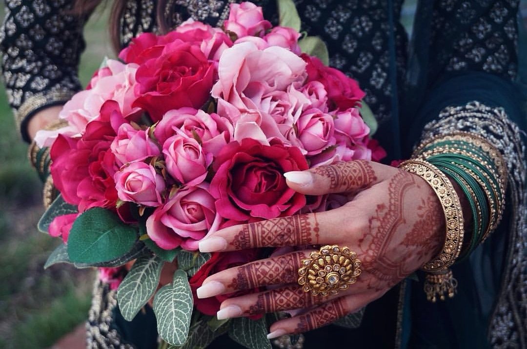 Picture perfect! 💕 Henna I did on my beautiful cousin Rima.

#henna #mehndi #mendhi #bridal #hennaart #hennastain #hennaartist #hennainspiration #hennadesign #creative #hennatattoo #hudabeauty #indian #wedding #hennainspo #bride #hennahands #partyhenna #ashkumar