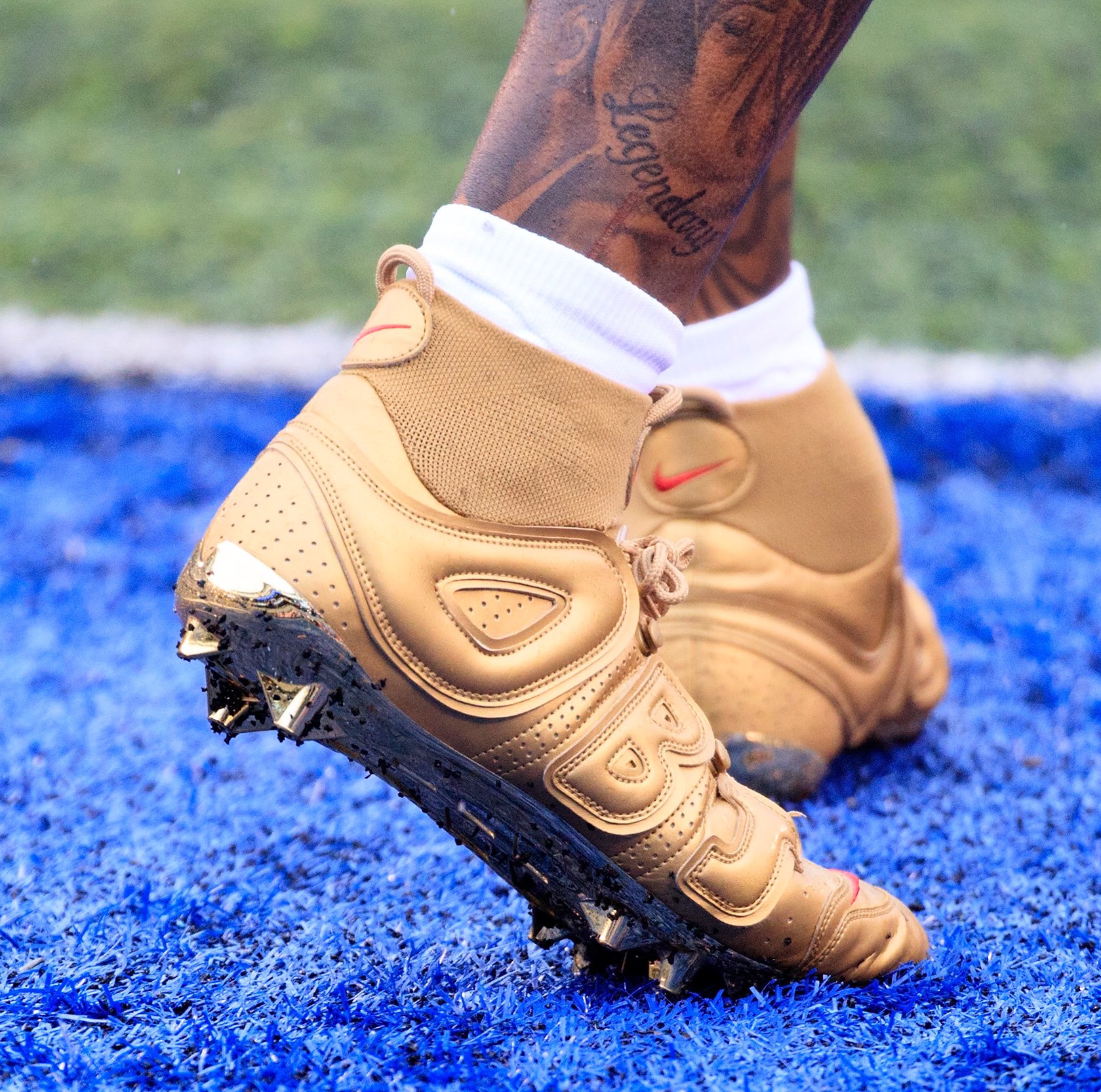 Complex Sneakers sur X : .@obj stuck with his gold Supreme  Uptempo-inspired cleats today. 📸: @MikeLawrie  / X