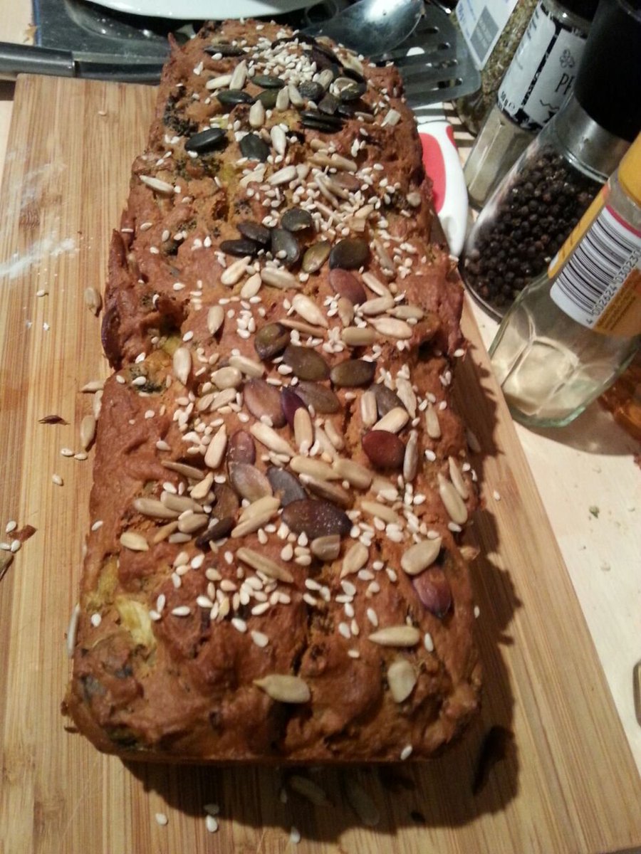 Meoxie's tweet photo. I did an experimental broccoli x miso cake with a lot of seeds on it, it's so awesome & made me a happy rat, food food food π₯¦ππ₯¦ππ₯¦π
#vegan #veganfood #broccoli #broccolicake #brocoli https://t.co/j34Jbpbzgx