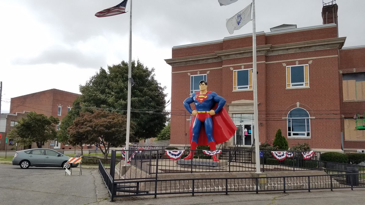 kstedman's tweet photo. This super-sized statue represents the strength and stamina and awesomeness of the #SSRW18 organizers. Thanks, friends! https://t.co/91tNledad6