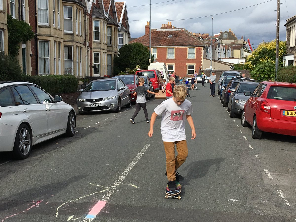 aliceplayingout's tweet photo. After a couple of “fallow” years, #playingout has restarted on my street! At least 30 kids aged 2-18 and lots of happy grown-ups!. https://t.co/8RGtnUjg6N