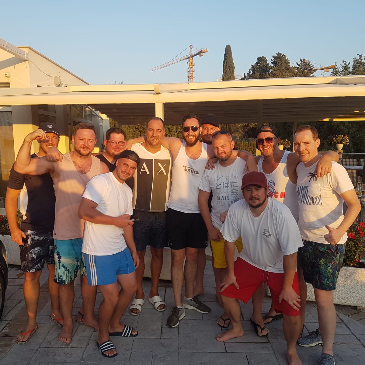 Chickenpie1981's tweet image. The legend continues! Came to split on a stag do, Igor makes time to meet us in his town. Have a few beers, tell some stories and have some photos! Still a top bloke! #DCFCFANS