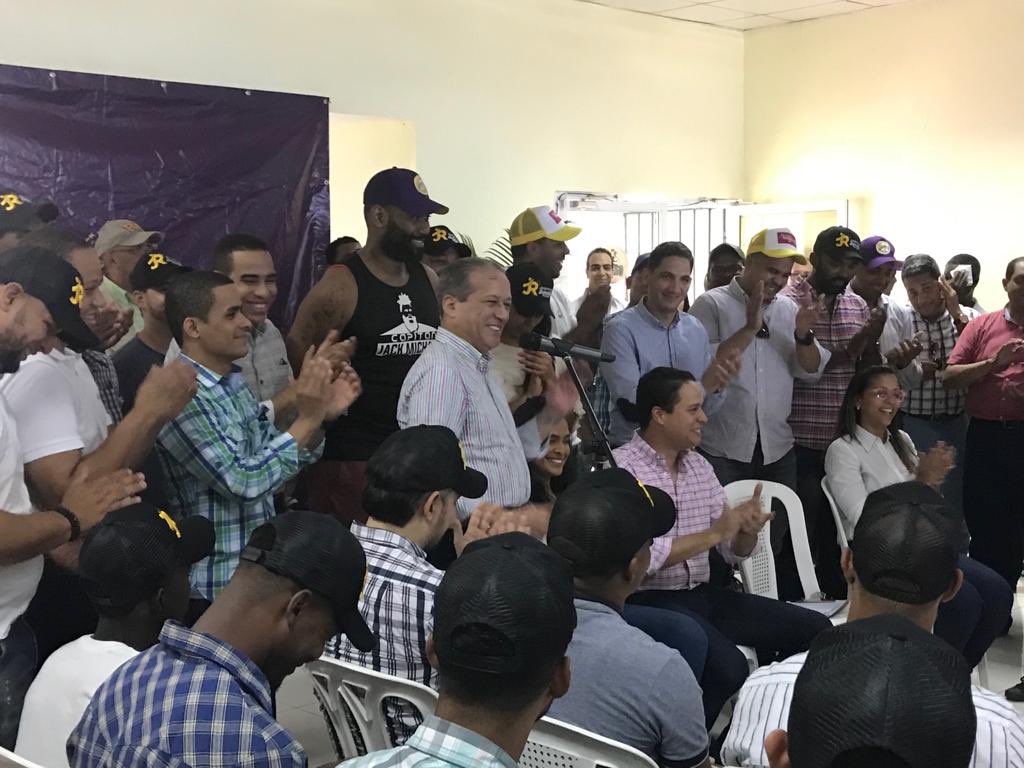 RedesdeReinaldo's tweet image. En club Coanca, se encuentra Reinaldo. En una actividad organizada por el coordinador de la juventud de la Campaña, Alejandro A. Montás, donde recibirá el apoyo de cientos de jóvenes. #LaCapitalEsdeRP