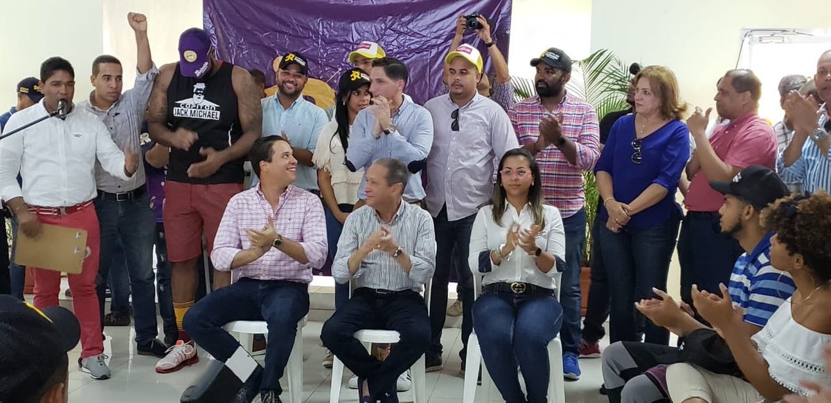 RedesdeReinaldo's tweet image. En club Coanca, se encuentra Reinaldo. En una actividad organizada por el coordinador de la juventud de la Campaña, Alejandro A. Montás, donde recibirá el apoyo de cientos de jóvenes. #LaCapitalEsdeRP