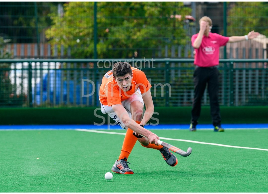 frabber7's tweet photo. @duncolmsports @ScottishHockey @HILLHEAD1970 @ClydesdaleHC Using the force 🙈🤣 https://t.co/A6DE8VqOfA