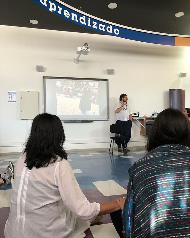 REBERSON's tweet photo. "Tudo é sobre tudo". Nossa despedida do #hacktown2018 no workshop com @anacortat e @guilhermeromano.oficial foi uma generosa experiência prática de uso de uma tecnologia revolucionária. Hackeando universos interiores e exteriores que não falavam a mesma… https://t.co/5jz12joQzl https://t.co/CtL8tGfqTx