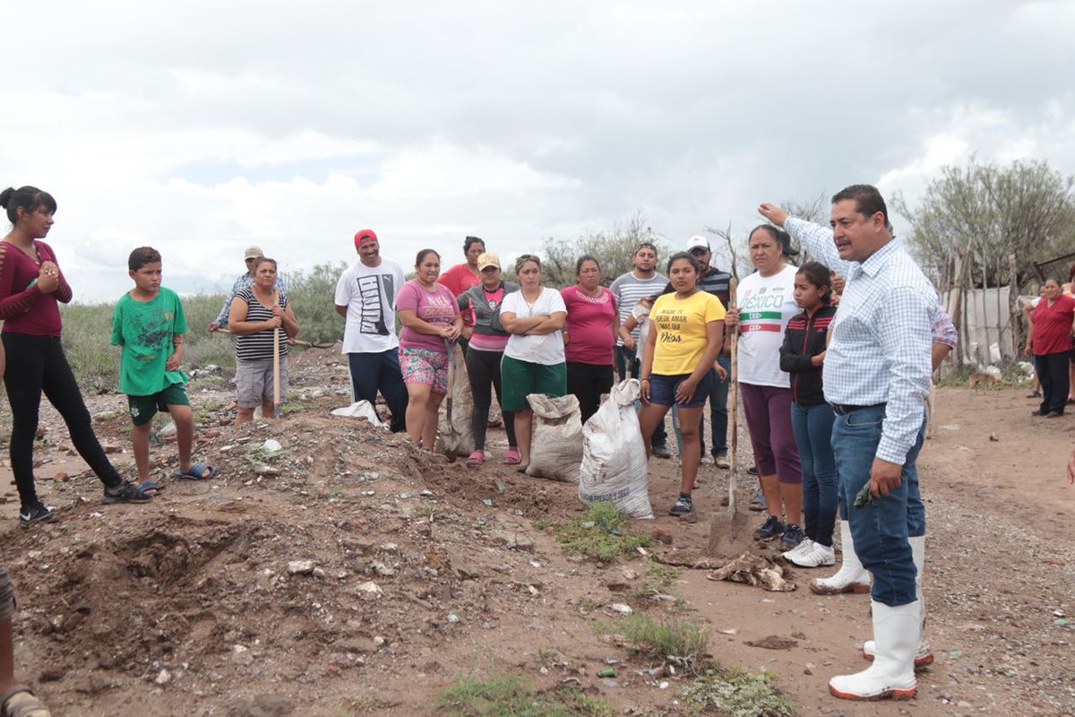 ModestoAlcalaOf's tweet photo. Atendiendo el llamado de la ciudadania coordinamos acciones con @SEDENAmx  @PCcoahuila en apoyo a nuestros afectados maderenses en ejidos y colonias.

@mrikelme
@GobDeCoahuila
@EPN 
@GracielaFdz19 https://t.co/qiyaYs7DRO