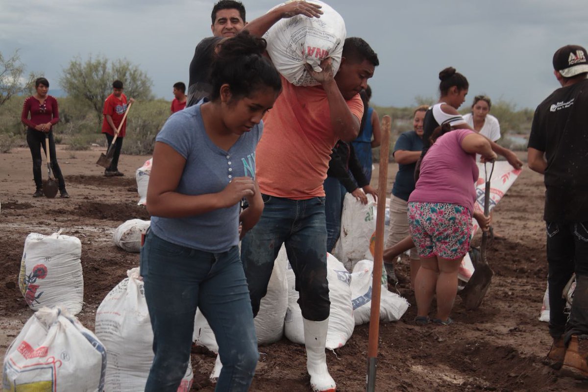 ModestoAlcalaOf's tweet photo. Atendiendo el llamado de la ciudadania coordinamos acciones con @SEDENAmx  @PCcoahuila en apoyo a nuestros afectados maderenses en ejidos y colonias.

@mrikelme
@GobDeCoahuila
@EPN 
@GracielaFdz19 https://t.co/qiyaYs7DRO