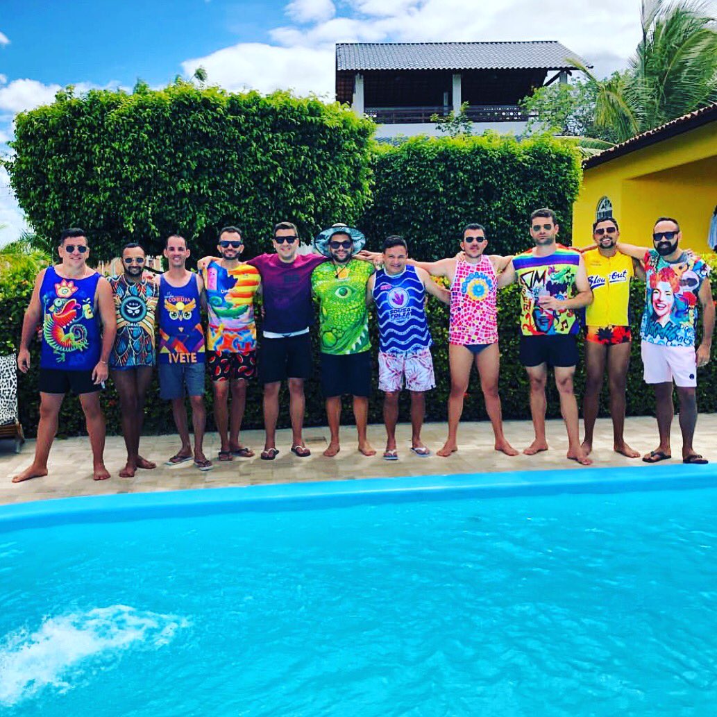 DomeroPaiiva's tweet photo. Cada abadá representa momentos únicos que cada vivenciou #Micareteiros #ClaudiaLeitte #IveteSango #BandaEva #DanielaMercury #BellMarque #Domtour #Jacuma #Feriadao #friends https://t.co/v6NdgJ5ZoI