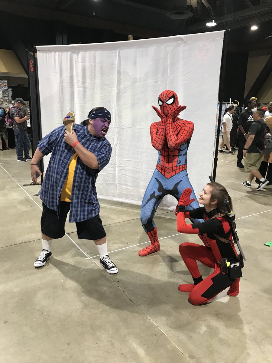 battjuice's tweet photo. #cholothanos is at @LBComicCon using the #infinitychancla on those who donβt weapons check. @Marvel https://t.co/LpsTTbDrpL