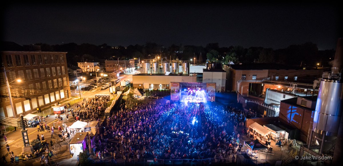 moeperiod's tweet photo. We had an incredible weekend with you guys @SaranacBrewery 💕🤘! Thank you all from the bottom of our hearts for showing us what https://t.co/JR53raBQCB really means. 📸 @jakewisdom https://t.co/2gSbHgQaBE