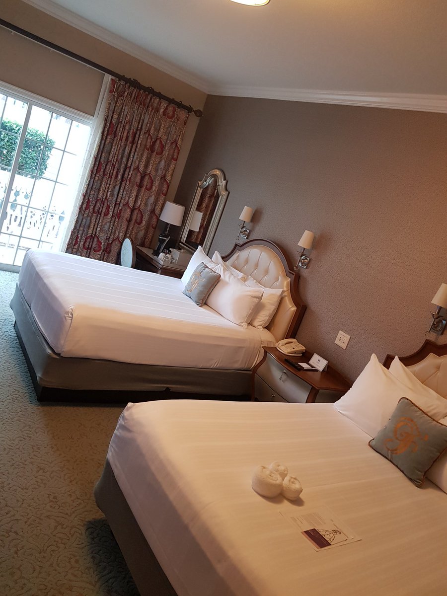 We have landed... Let the magic begin 😁🌟♥️ <a href="/Disneyland/">Disneyland Resort</a> @Hinson_Yates <a href="/SDEBDD/">simon ewins</a>