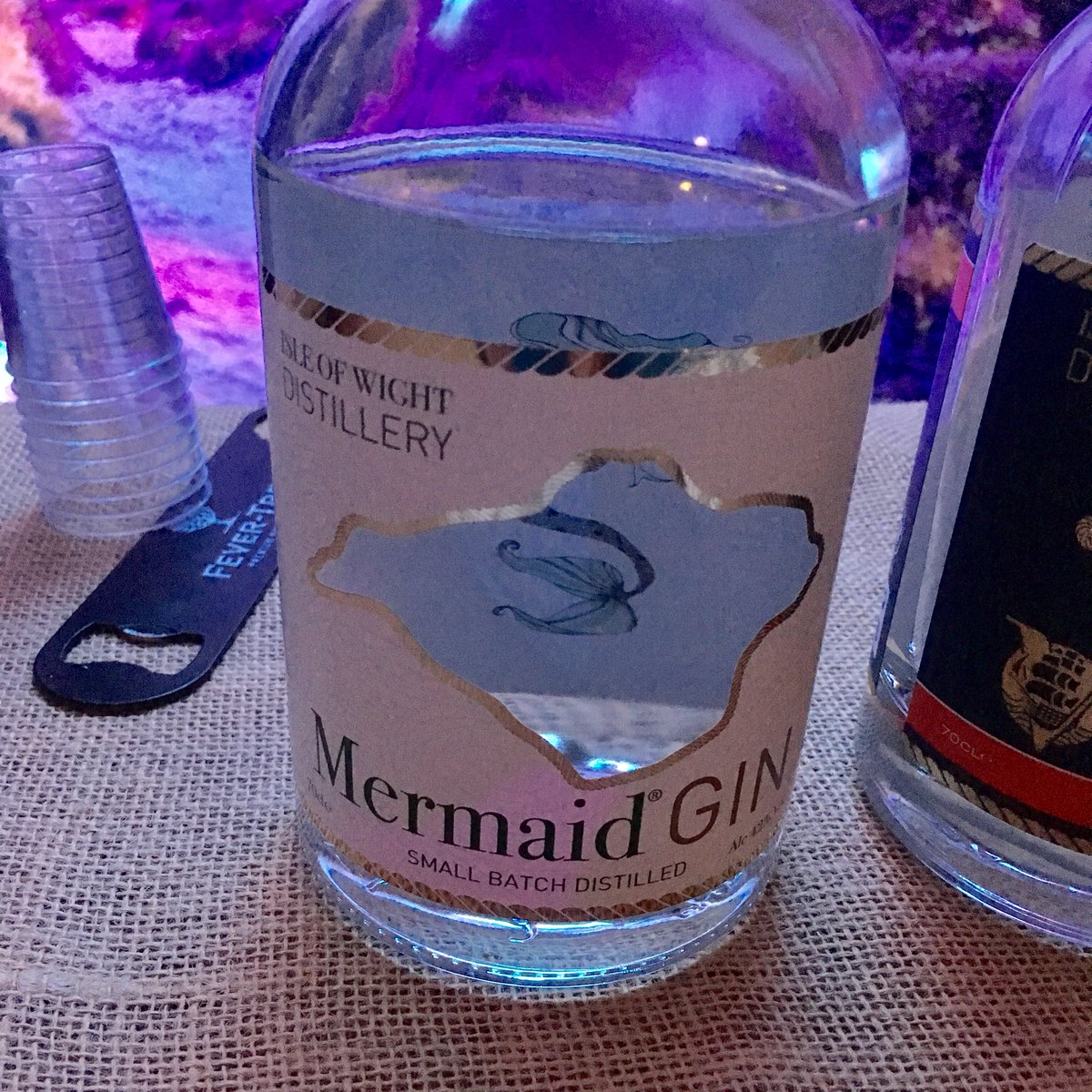 Enjoyed meeting the bods from <a href="/iowdistillery/">IOWDistillery</a> at <a href="/GBginfestival/">The Great British Gin Festival</a> What an incredibly earthy @mermaidginIOW. Lovely stuff! Looking forward to the whisky release.