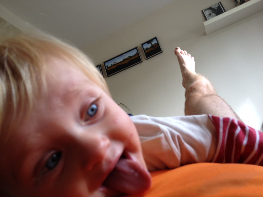 TRYING to do a single leg bridge with my daughter climbing over me.... #injury #rehab #running #manchester #manchesterrunning #daddystuff