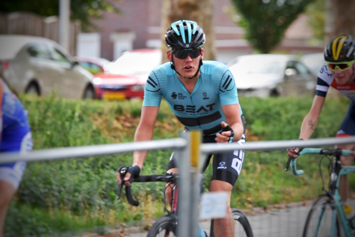 PiotrHavik's tweet photo. 🤔What the f*ck is wrong with my legs???
Bad day to have bad legs at the  @TopcompetitieNU...😆
Next week two new UCI 1.1 races, so two new chances! Koolskamp &amp; Leuven🎯
#ShutUpLegs #badday #badlegs #RoadToBEAT #everydayriding #cyclinglife #lifebehindbars #nopainnogain https://t.co/d9ABV4aGSF
