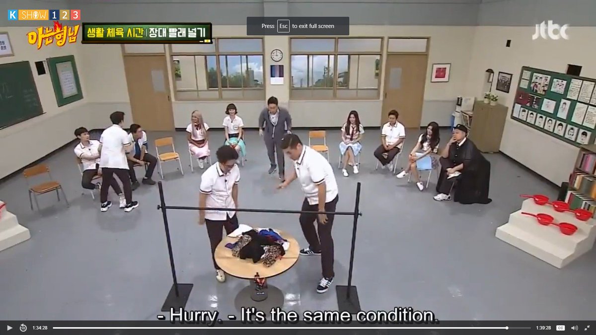 SLonggoodbye's tweet photo. There's no need to hold kyunghoon's hand https://t.co/ymojuoTI5A
