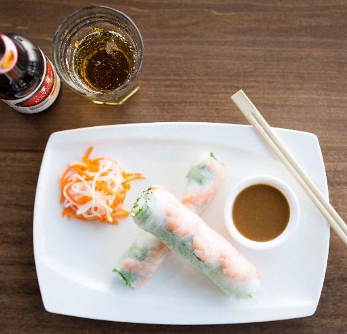 MONSTERPHO's tweet photo. Fresh Spring Rolls 🦐 w/ vermicelli noodles, cucumber, bean sprouts, lettuce, pickled carrots &amp; daikon . #monsterpho #monsterpho2 #monster #pho #authentic #vietnamese #cuisine #restaurant #spring #rolls #shrimp . @monsterpho https://t.co/OlNry5Z1E8