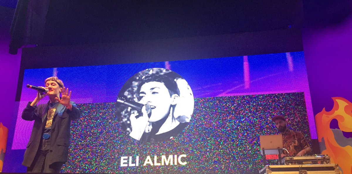 En esta #RevolucionCreativa no podía faltar música! Bienvenida @elialmic #TEDxMVD18