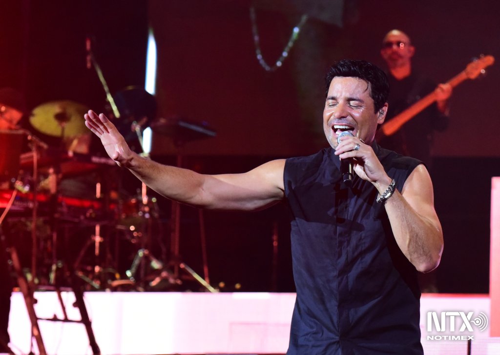 Notimex's tweet photo. #Espectáculos | @CHAYANNEMUSIC electrizó al público en Washington, en EUA, con un show que contagió y puso a bailar a los fans con su repertorio rítmico. https://t.co/7rmaFz8XMK