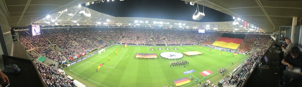 Torverweigerer's tweet photo. Okay, die Atmosphäre hat schon mal was #GERPER @SPORT1 https://t.co/6vFdxJxtmu