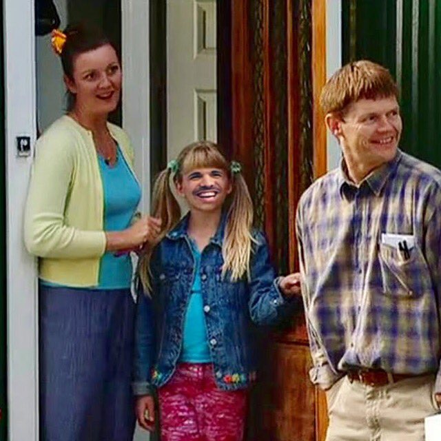 Dregína - endurgerð söngvamyndarinnar Regína þar sem Drake leikur Regínu