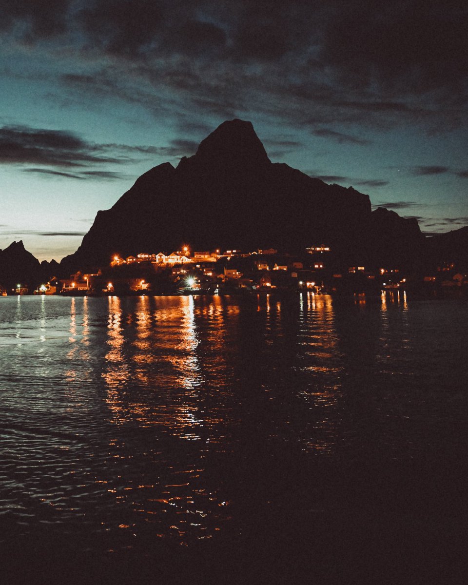 jonathanbertin's tweet photo. LOFOTEN PARADISE 🇳🇴
•
De retour d’une fabuleuse aventure dans les îles norvégiennes. J’ai pu y photographié des paysages incroyables ! Gros coup de cœur de cette année 2018 🏔✨
•
Plus de photos sur insta: jonathanbertin https://t.co/yqTU5aBs2S