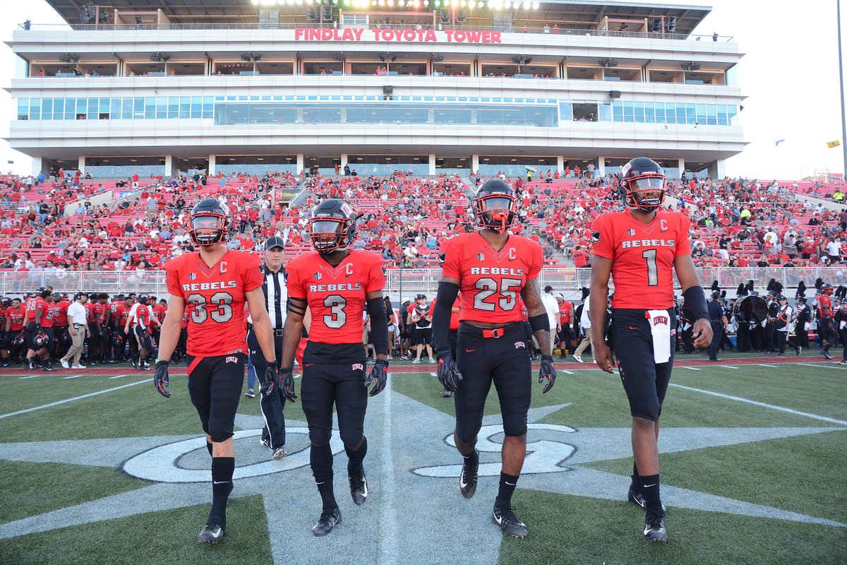 tcordervegas's tweet photo. Nice view of the #FindlayToyota Tower before last night's #UNLVFootball game at #SamBoydStadium. Photo by Steve Spatafore @FindlayToyota @unlvfootball https://t.co/aWV85W63EV