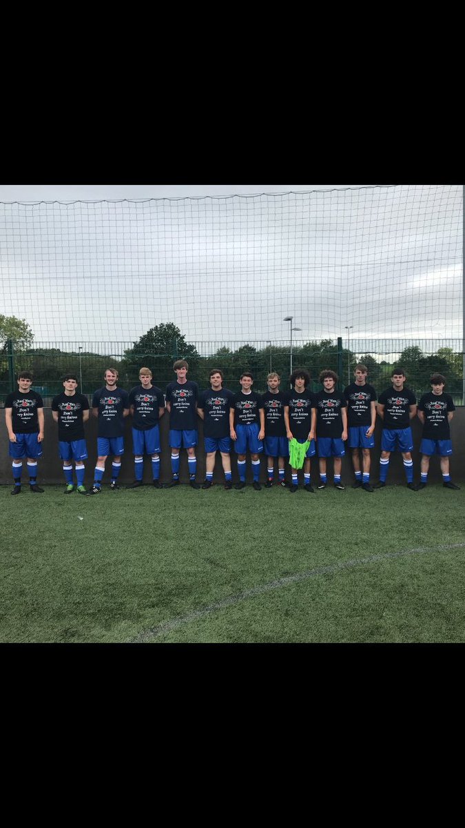 anfieldboxing's tweet image. Massive respect to St Helens 16, 17 year old today showing support for the #realmemdontcarryknives campaign education and empowerment #platformforchange
@empsolneet @LFCFoundation @lowerbreck @1ndependentfc @L4Football
