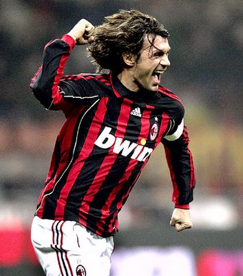 milanobsession's tweet photo. The #1 reason football will always be better than the NFL: https://t.co/V3hU4DmO82
