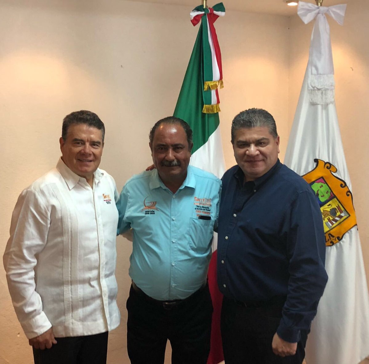 Nuestro Secretario General #Sección35 Profr. <a href="/JFernandoMora35/">Jorge F Mora G</a> en reunión de trabajo con el presidente <a href="/SnteNacional/">SNTE Nacional</a> <a href="/JDiazDeLaTorre/">Juan Díaz de la Torre</a> y el Gobernador #Coahuila <a href="/mrikelme/">Miguel Riquelme</a> en la Ciudad de #Saltillo #CercaDeTi #SNTEconMéxico #FelizDomingo