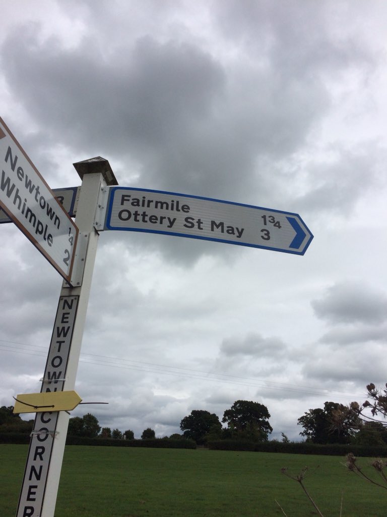 NGnome's tweet photo. Newtown Corner, Talaton.

The sign proofreader was clearly distracted. https://t.co/bDB2wIRVOa