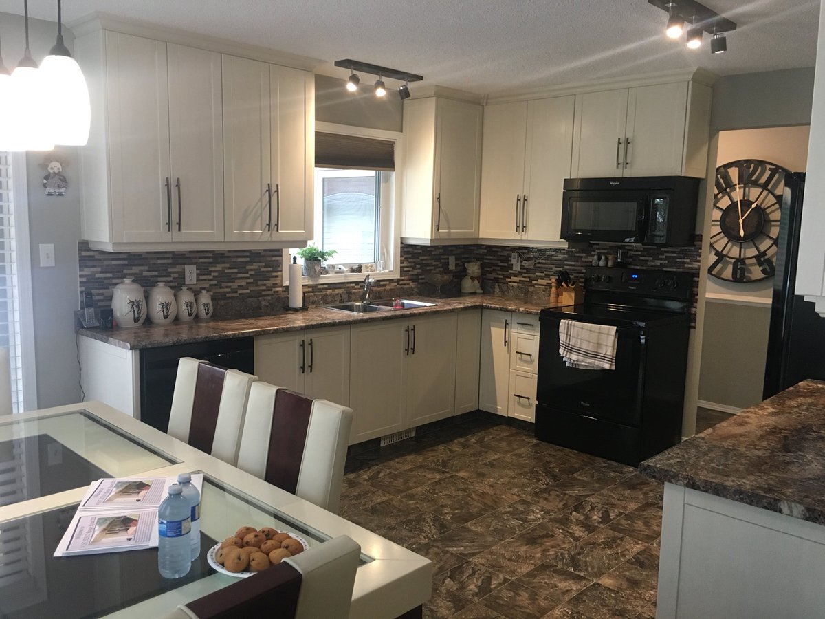 tabathad99's tweet photo. Come out to see me today 1:00-3:00 #OpenHouse #AcreageLife #AcreageLiving #SundayDrive #10minfromSherwoodPark $533,500 #FullyUpdated #MarkIVEstates #StrathconaCounty #MoveInReady https://t.co/hG9dJDZ21A